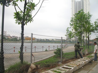 UBND phường Trung Văn: Không quản lý được thì... rào lại